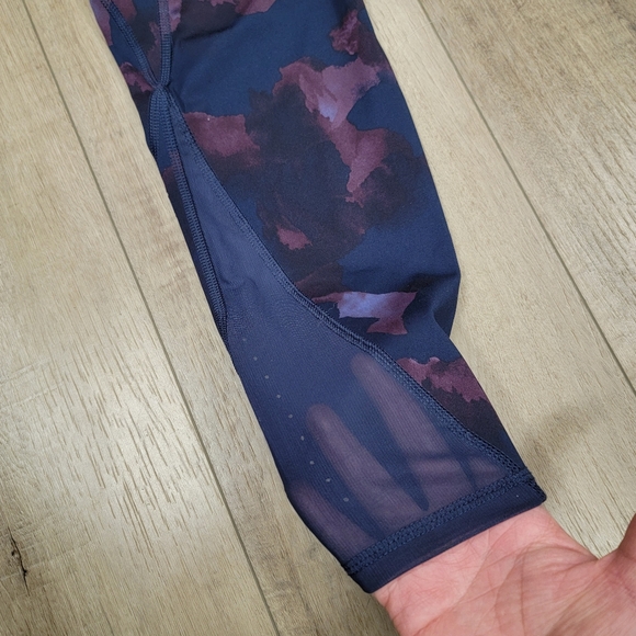 All in Motion Leggings Size XL Navy Blue Purple Abstract Floral Pockets 7/8 L - Picture 10 of 10